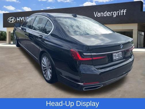 2022 BMW 740 i