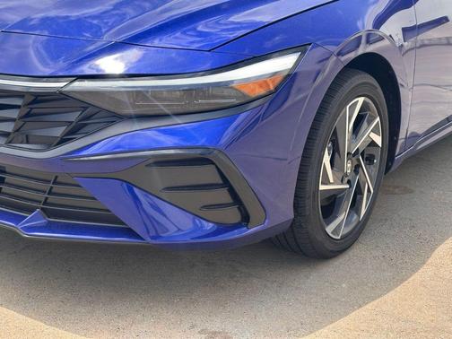 2025 Hyundai ELANTRA SEL