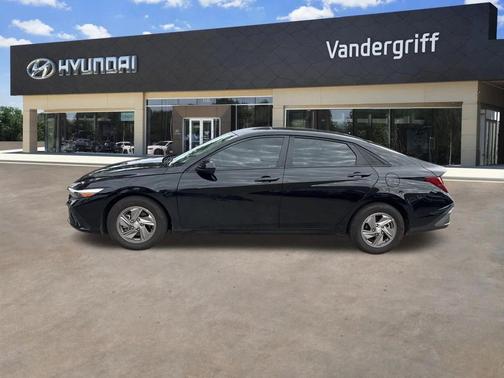 2025 Hyundai ELANTRA SE