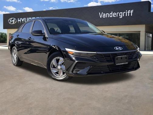 2025 Hyundai ELANTRA SE