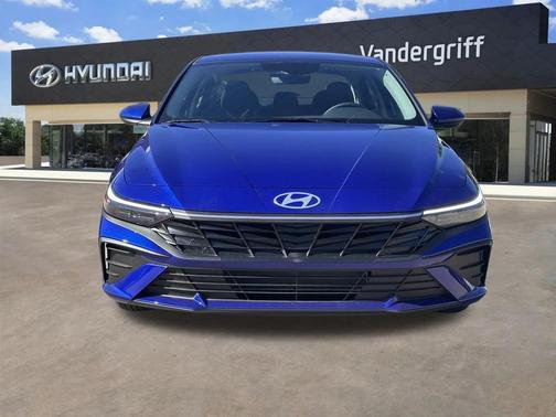 2025 Hyundai ELANTRA SE