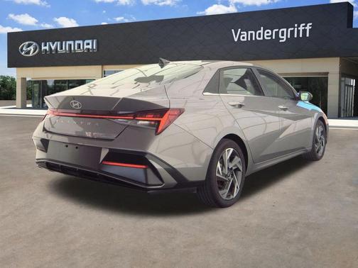 2025 Hyundai ELANTRA SEL