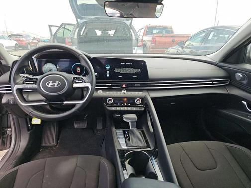 2025 Hyundai ELANTRA SEL