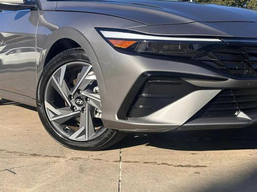 2025 Hyundai ELANTRA SEL