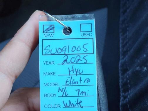 2025 Hyundai ELANTRA SE