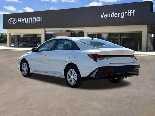 2025 Hyundai ELANTRA SE