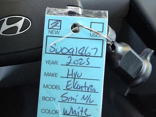 2025 Hyundai ELANTRA SE