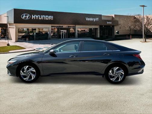 2025 Hyundai ELANTRA SEL