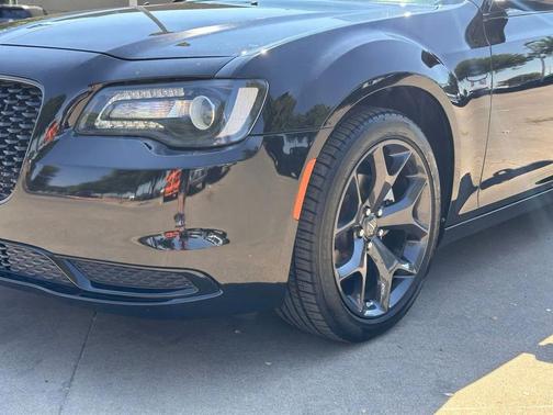 2022 Chrysler 300 Touring