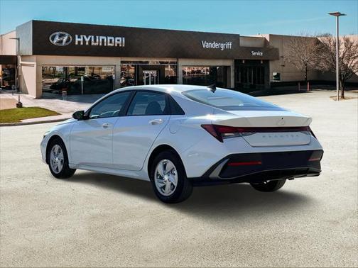2025 Hyundai ELANTRA SE