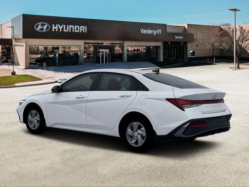 2026 Hyundai ELANTRA SE