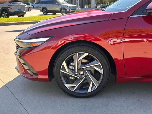 2025 Hyundai ELANTRA SEL