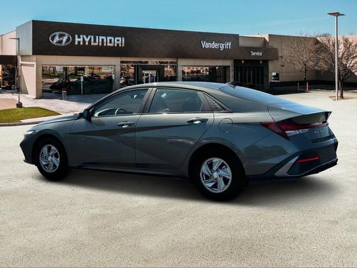 2025 Hyundai ELANTRA SE