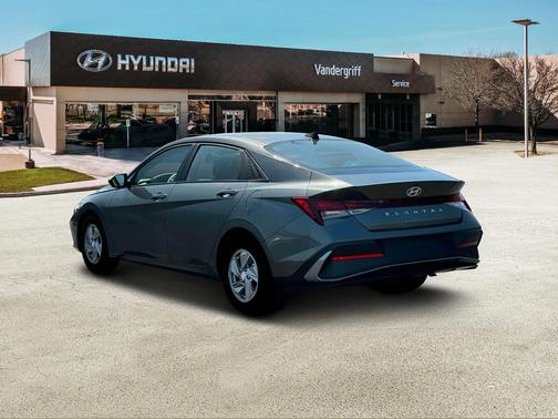 2025 Hyundai ELANTRA SE