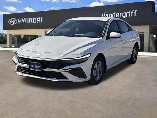 2025 Hyundai ELANTRA SE