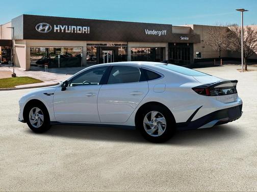 2025 Hyundai SONATA SE