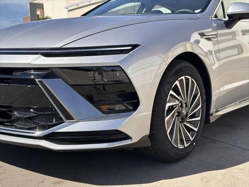 2025 Hyundai SONATA Hybrid SE