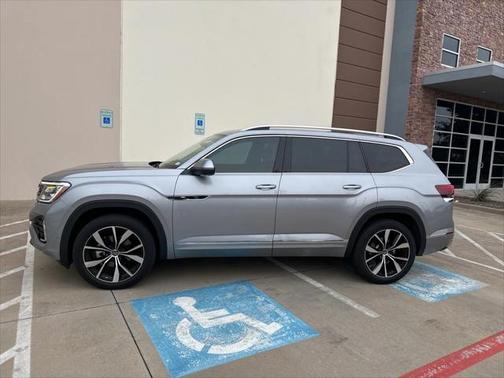2025 Volkswagen Atlas 2.0T SEL Premium R-Line 4MOTION