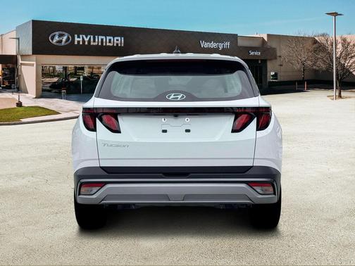 2026 Hyundai TUCSON SE