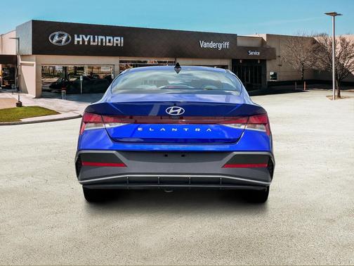2025 Hyundai ELANTRA SE
