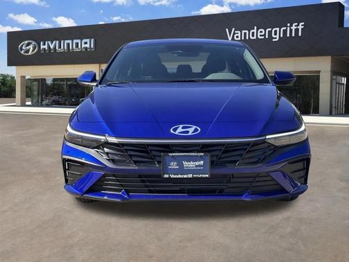 2025 Hyundai ELANTRA SE