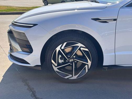 2026 Hyundai SONATA SEL