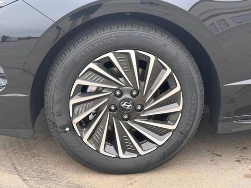 2025 Hyundai SONATA Hybrid SE