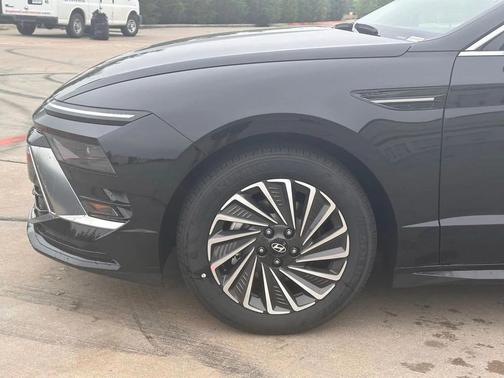 2025 Hyundai SONATA Hybrid SE