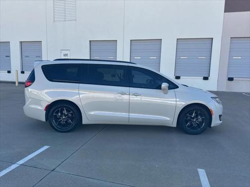 2020 Chrysler Pacifica Touring-L Plus