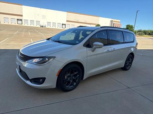 2020 Chrysler Pacifica Touring-L Plus
