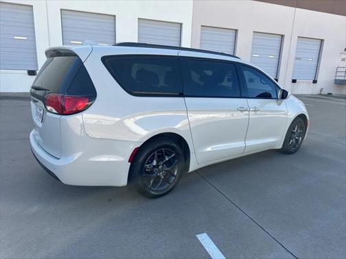 2020 Chrysler Pacifica Touring-L Plus