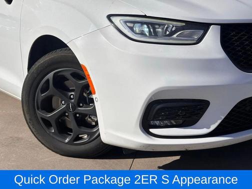 2024 Chrysler Pacifica Hybrid S Appearance Pkg