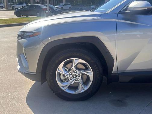 2022 Hyundai TUCSON SE