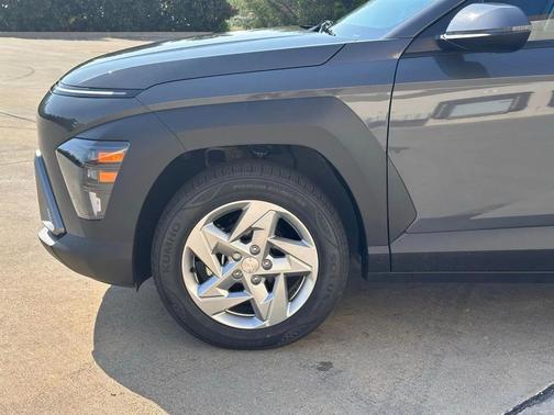 2025 Hyundai KONA SE