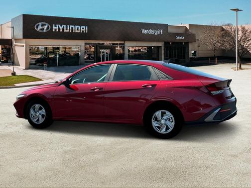 2025 Hyundai ELANTRA SE