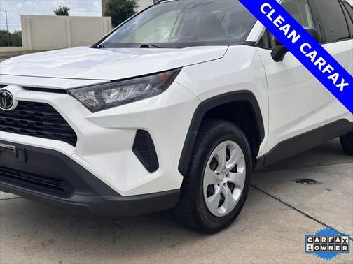 2020 Toyota RAV4 LE