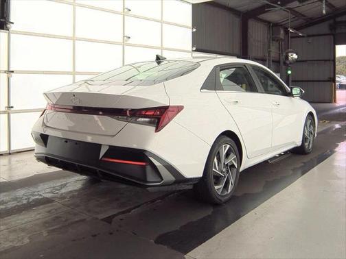 2025 Hyundai ELANTRA SEL
