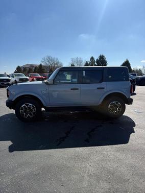 2026 Ford Bronco Outer Banks