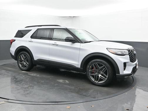 Space White Metallic 2026 Ford Explorer ST-Line