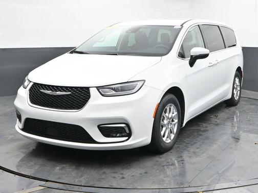 2023 Chrysler Pacifica Touring-L
