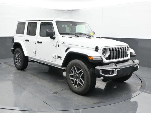Bright White Clearcoat 2025 Jeep Wrangler Sahara