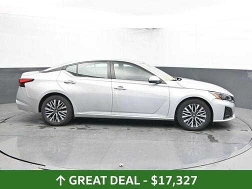 Brilliant Silver Metallic 2023 Nissan Altima 2.5 SV