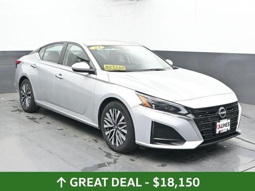 Brilliant Silver Metallic 2023 Nissan Altima 2.5 SV