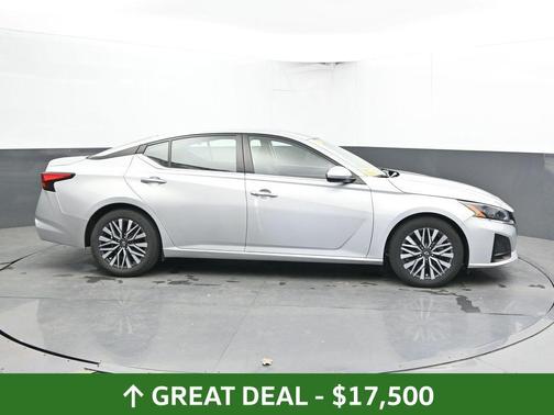 Brilliant Silver Metallic 2023 Nissan Altima 2.5 SV