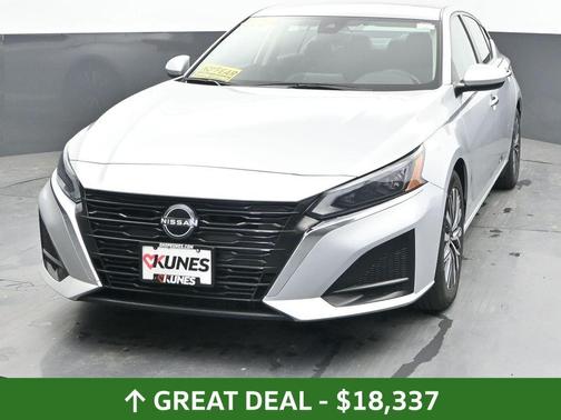 Brilliant Silver Metallic 2023 Nissan Altima 2.5 SV