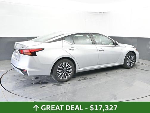Brilliant Silver Metallic 2023 Nissan Altima 2.5 SV