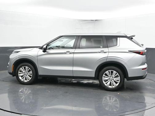 2025 Mitsubishi Outlander ES