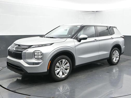2025 Mitsubishi Outlander ES