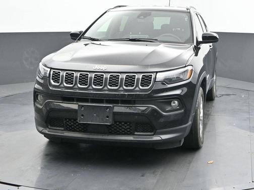 Diamond Black 2025 Jeep Compass Latitude