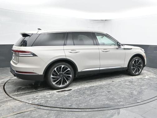 Ceramic Pearl Metallic 2024 Lincoln Aviator Reserve AWD